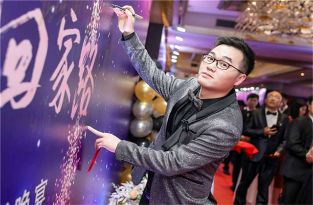 【高光“疫”事】勇敢逆行的特殊“网约车”——3003新葡的京90后，用信念打通生命运输线