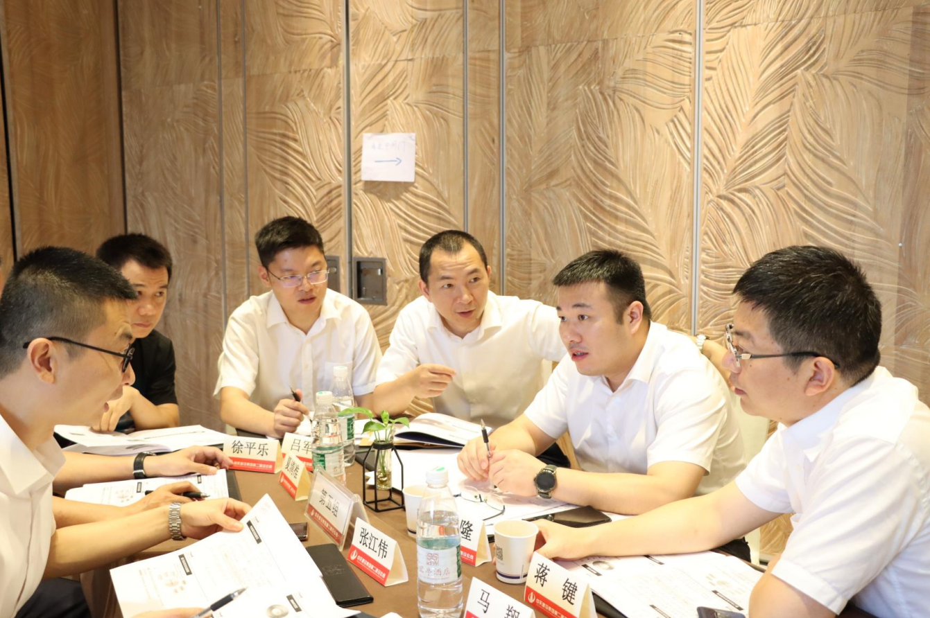 2021年6月25日-26日，3003新葡的京二建组织开展了2021年中高层主管执行力培训。本次培训特邀清华、北大、上海交大总裁班讲师，中国企业家协会特聘高级讲师许晋老师进行授课。