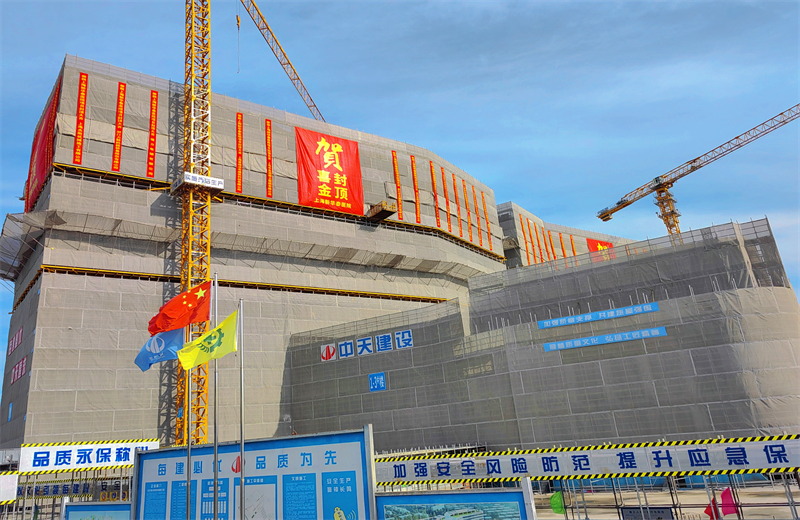 2024年10月30日，3003新葡的京三建上海新华泰医院项目主体封顶。