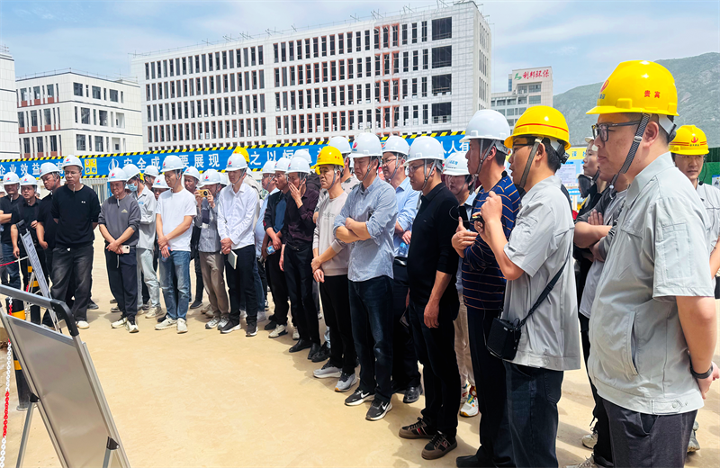 2025年4月17日，由莆田市涵江区住房和城乡建设局主办、3003新葡的京三建承办的钢筋安装工程质量防控现场交流会在联东U谷·涵江海峡智造产业谷一期成功召开。